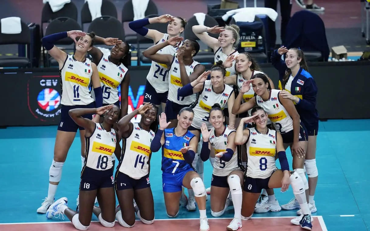 L'Italia perde il primo set del torneo, poi travolge la Francia e vola agli ottavi da prima del girone - La Gazzetta dello Sport