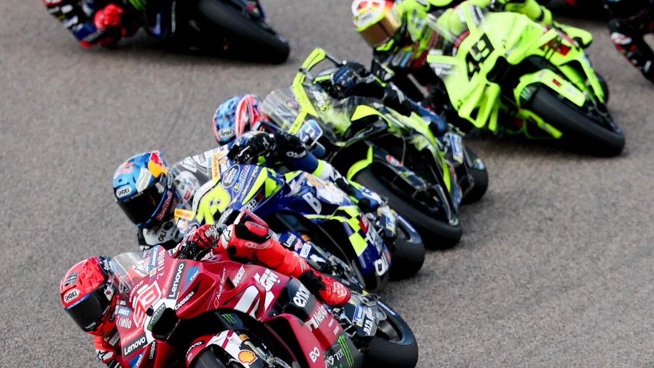 LIVE Silverstone MotoGP, alle 17 c'è la Sprint con una prima fila tutta Aprilia