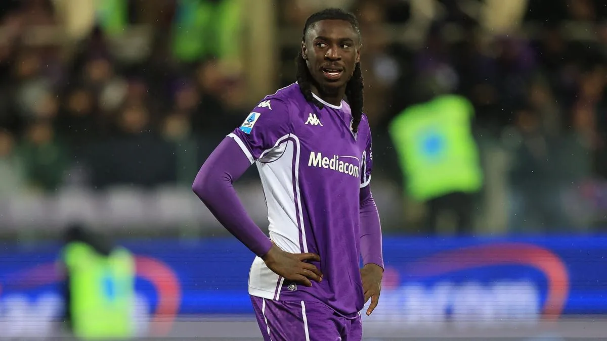 Kean saluta la Fiorentina e abbraccia Fabregas: il Como spende 40 milioni per il suo nuovo bomber